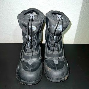 Kids The North Face waterproof snow boots SZ 4